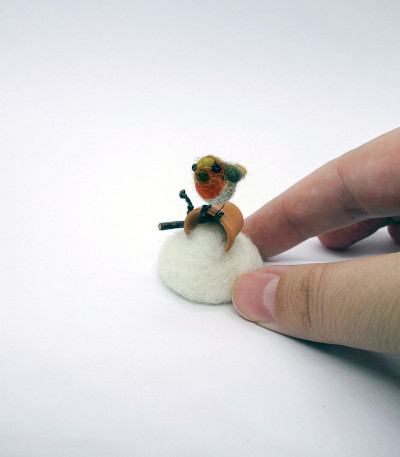 Robin Needle Fielded Miniature Christmas Gift Tiny Winter Scene