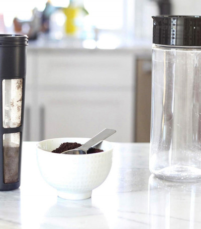 Cold Brew Coffee Maker with Black Lid Airtight Pitcher